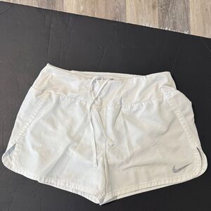 Nike Women's Light Gray Athletic Shorts Size Small Petite